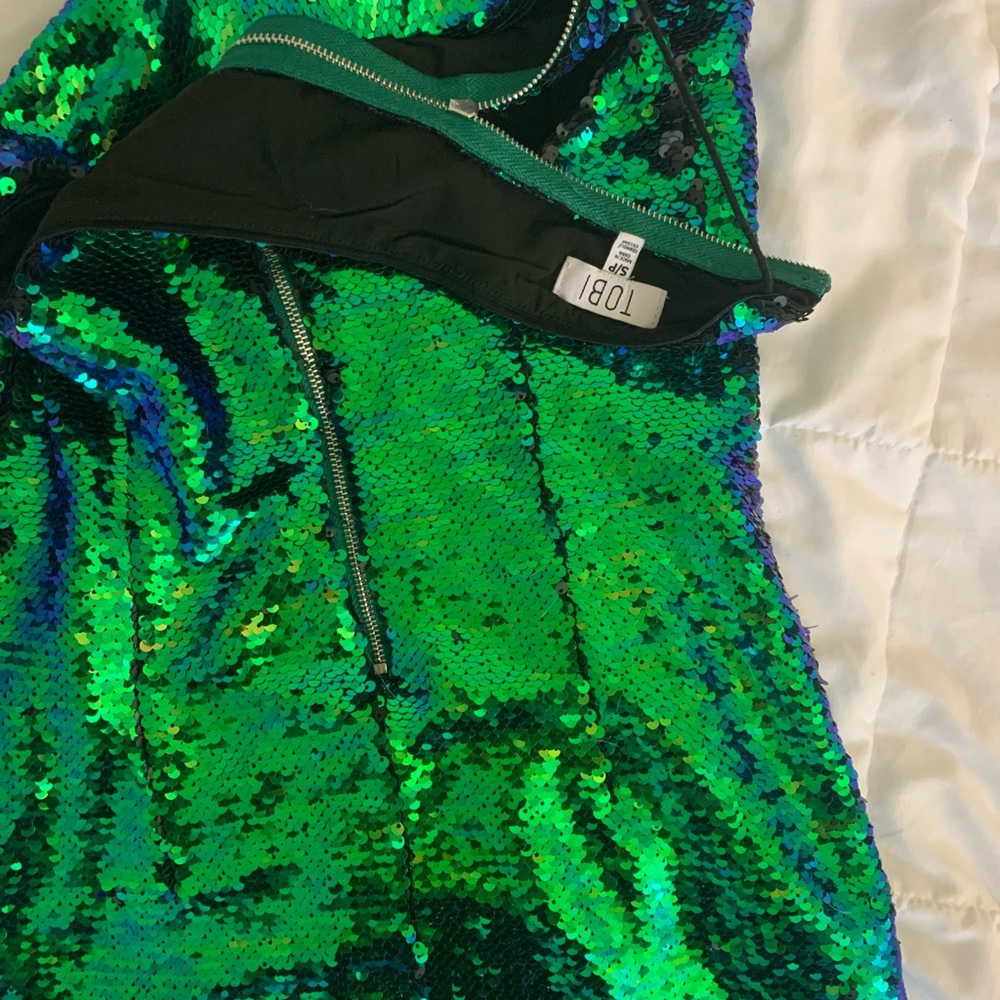 Dress - Picture 3 of 3